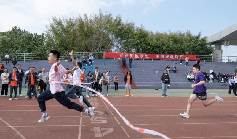 running competition at the HPRT sports meet.png